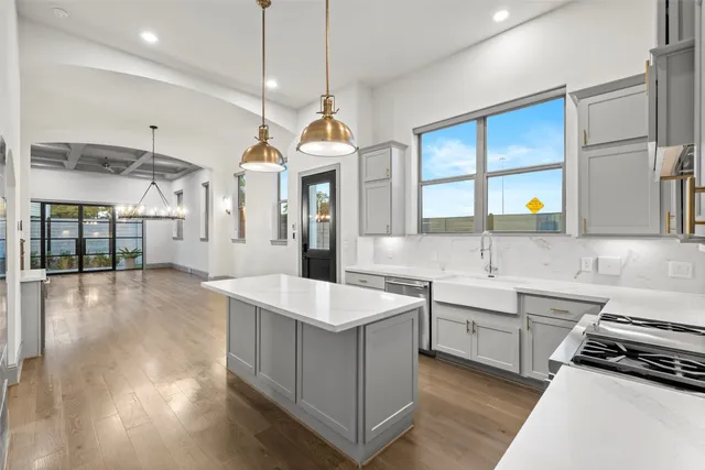 $5,295 | 1719 Holman Street, Houston, TX 77004