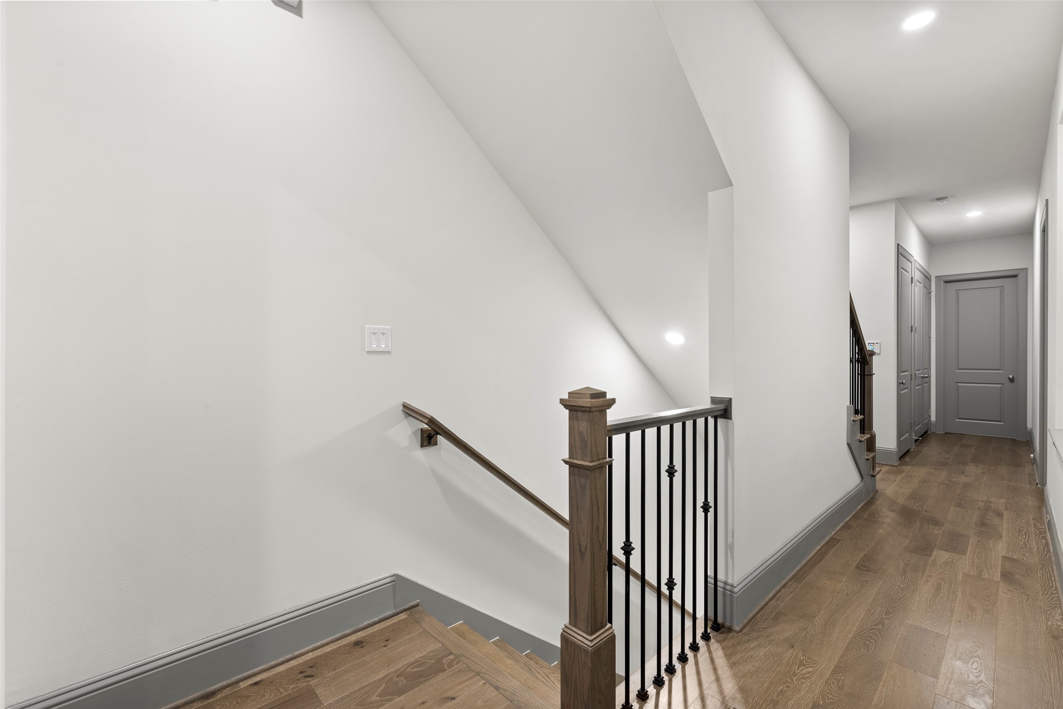 1719 Holman Street Houston, TX 77004 - Photo 16 of 40 a view of a hallway with entryway