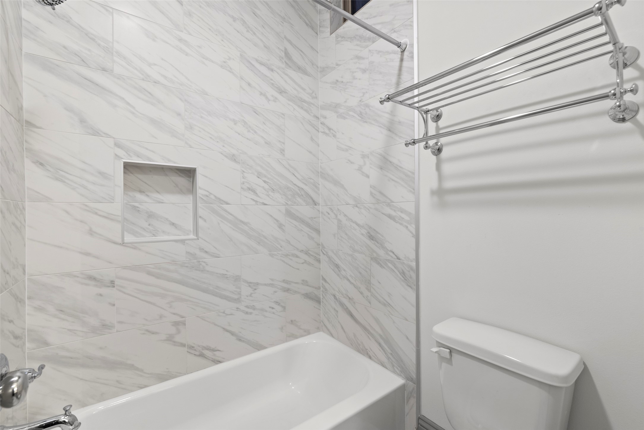 1719 Holman Street Houston, TX 77004 - Photo 28 of 40 a bathroom with a white toilet and a bathtub