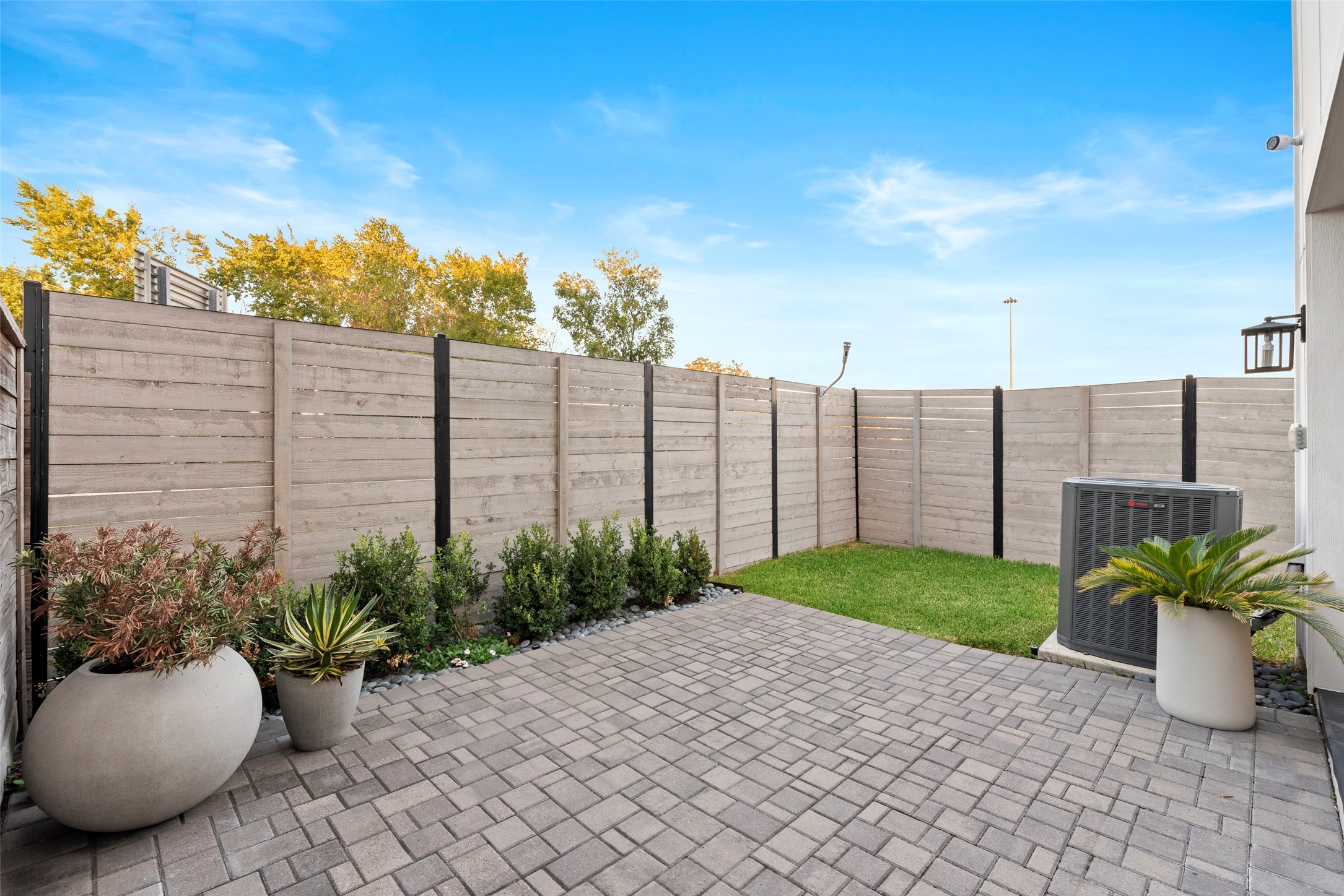 1719 Holman Street Houston, TX 77004 - Photo 38 of 40 a view of a backyard