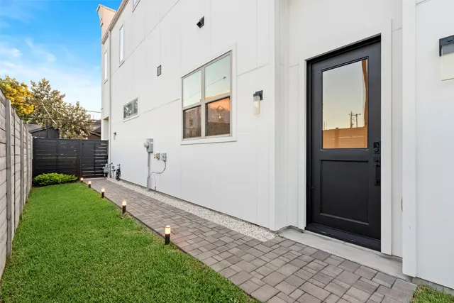 $5,295 | 1719 Holman Street, Houston, TX 77004