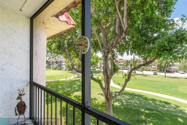 a view of a tennis court