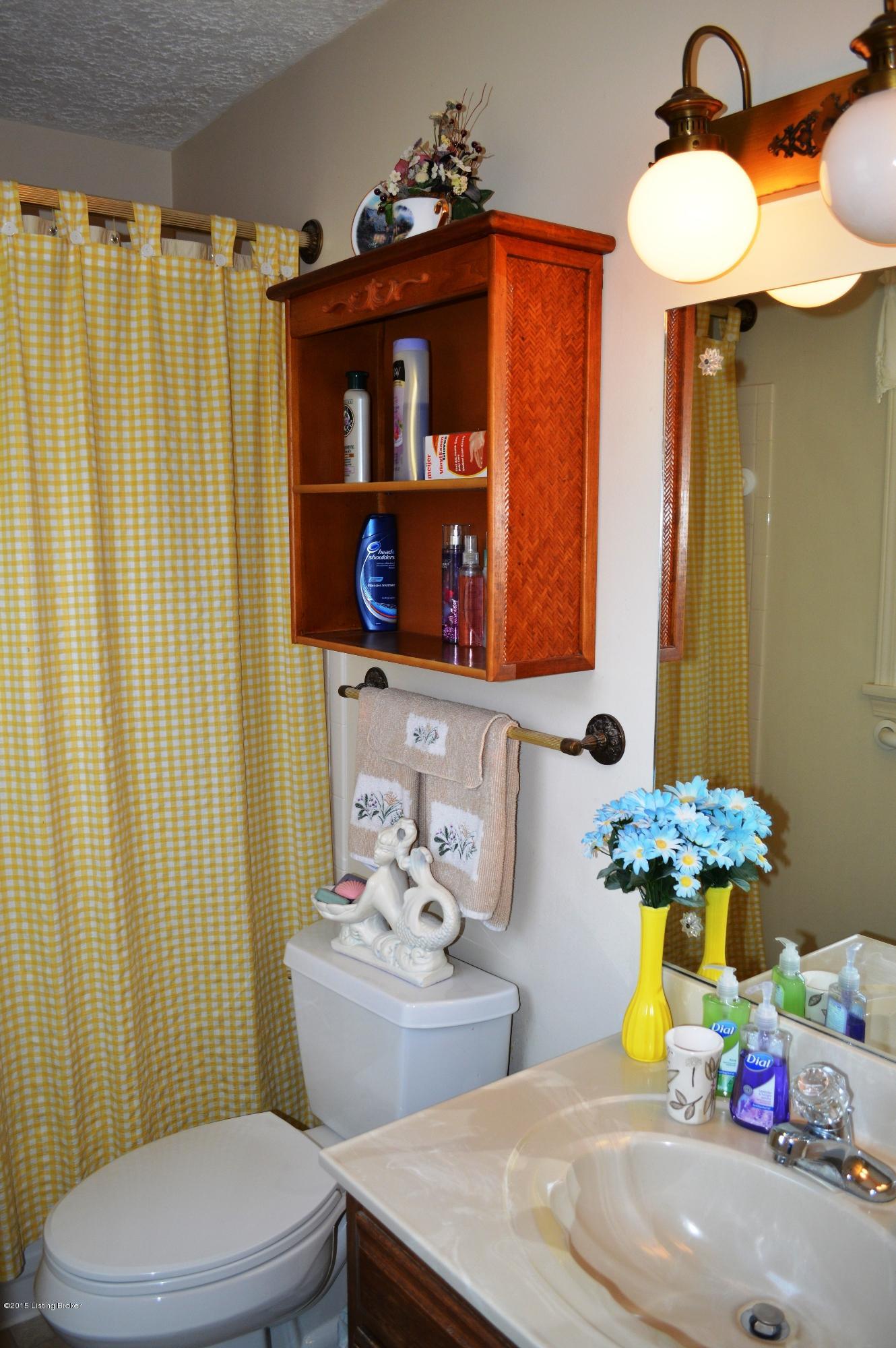 7907 Naples Road Louisville, KY 40219 - Photo 12 of 28 DSC_0430