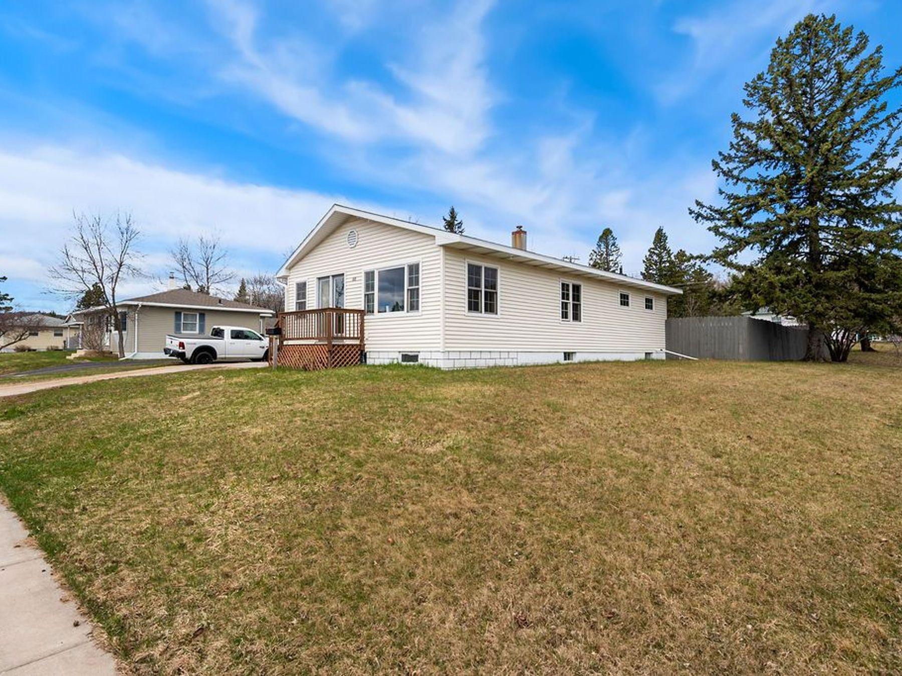 68 Edison Boulevard Silver Bay, MN 55614 - Photo 2 of 29