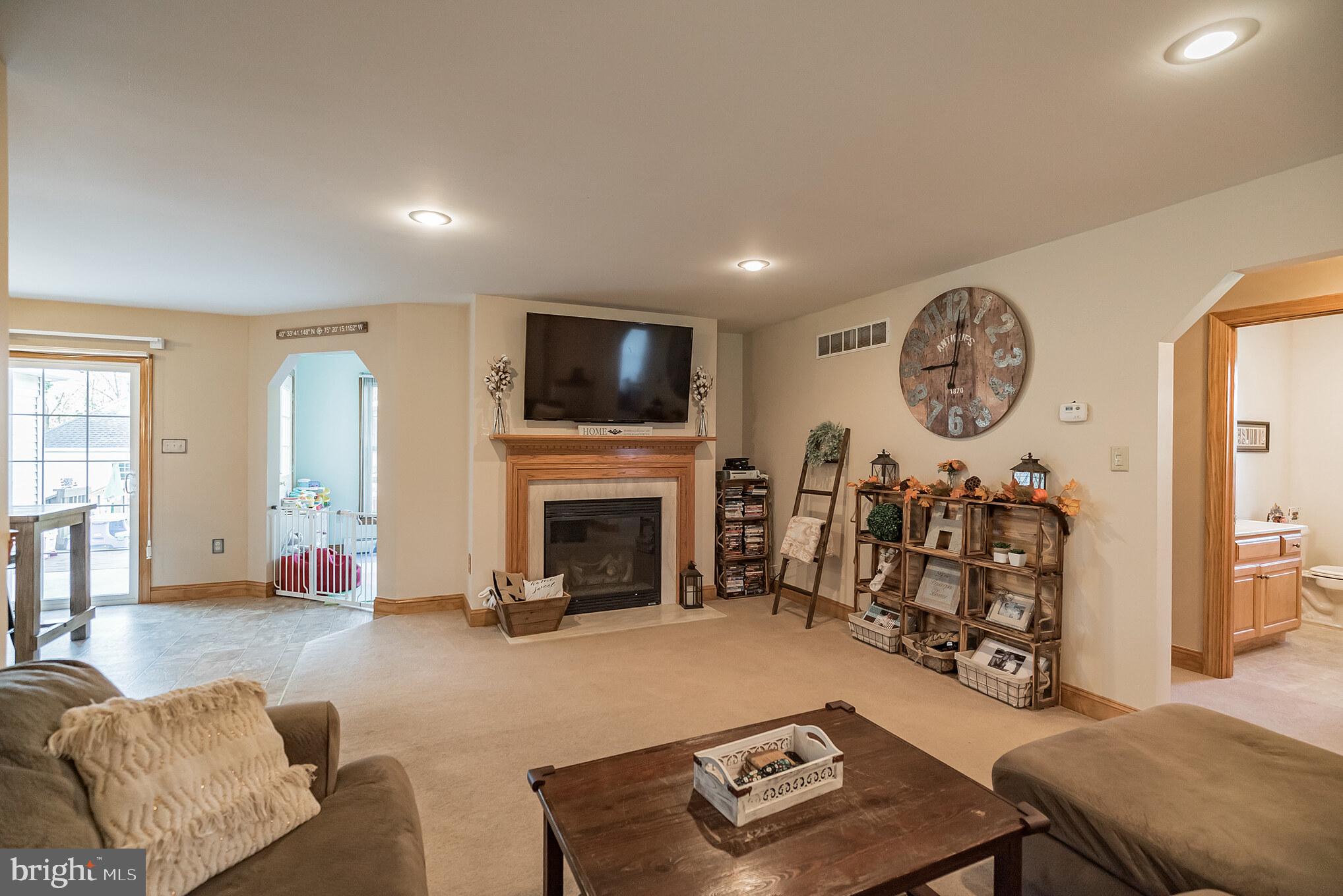 1714 Keith Drive Hellertown, PA 18055 - Photo 9 of 31 Living room