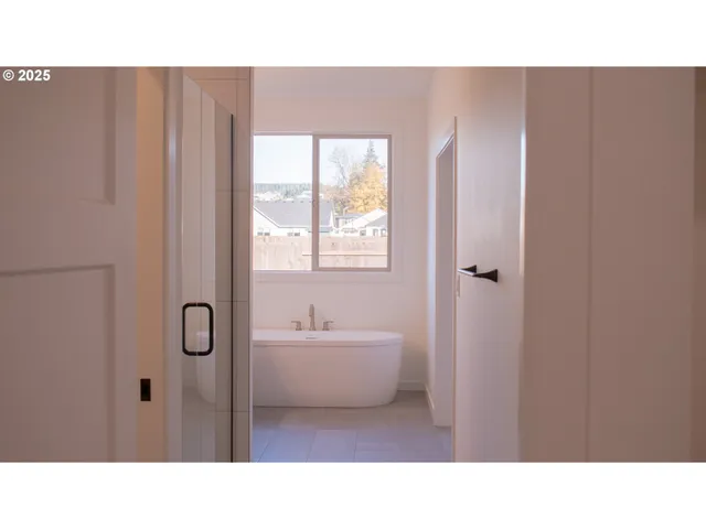 $724,900 | 2350 East Foxtrot Street, La Center, WA 98629