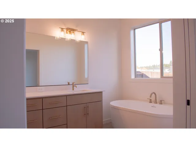 $724,900 | 2350 East Foxtrot Street, La Center, WA 98629