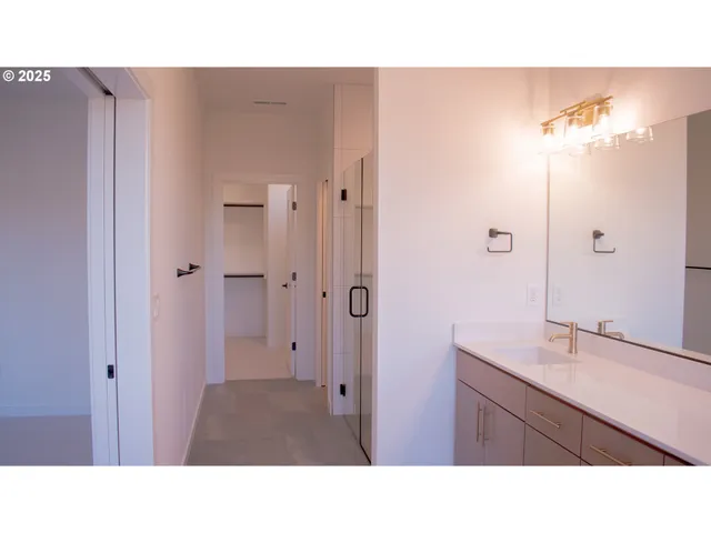 $724,900 | 2350 East Foxtrot Street, La Center, WA 98629