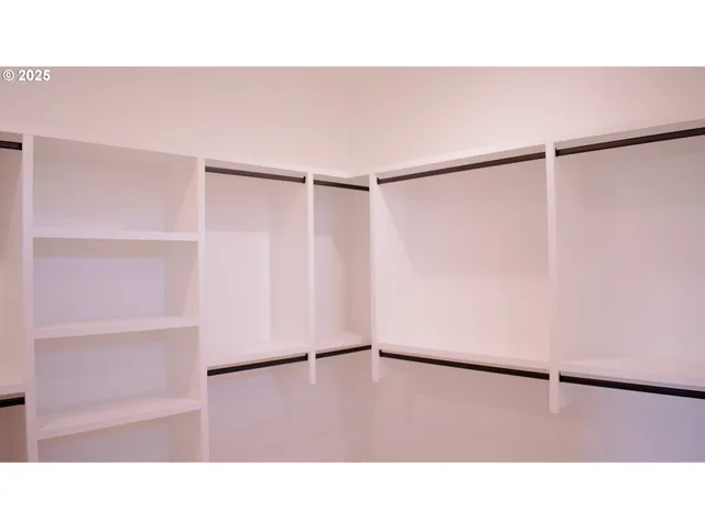 $724,900 | 2350 East Foxtrot Street, La Center, WA 98629