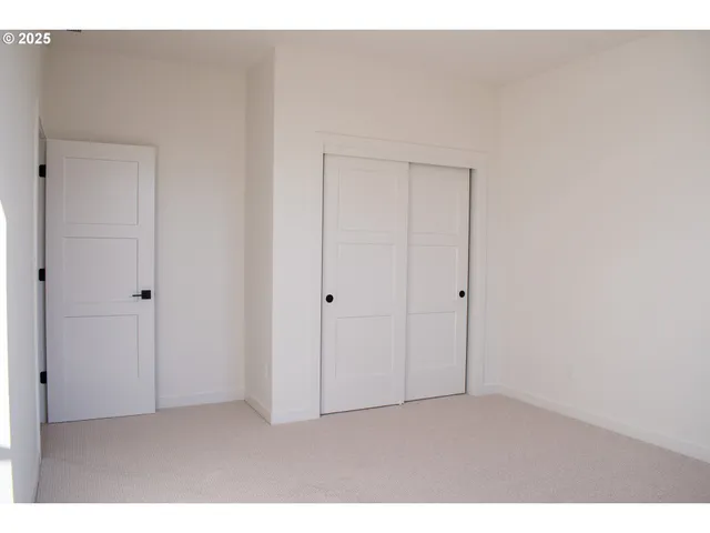 $724,900 | 2350 East Foxtrot Street, La Center, WA 98629