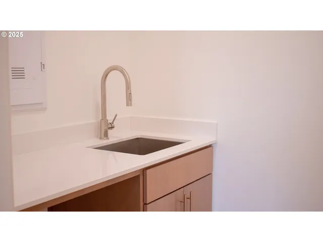 $724,900 | 2350 East Foxtrot Street, La Center, WA 98629