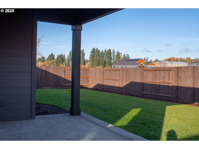 $724,900 | 2350 East Foxtrot Street, La Center, WA 98629