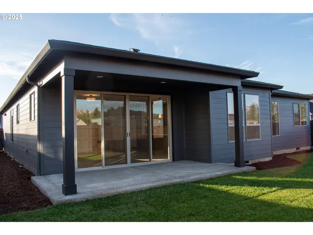 $724,900 | 2350 East Foxtrot Street, La Center, WA 98629