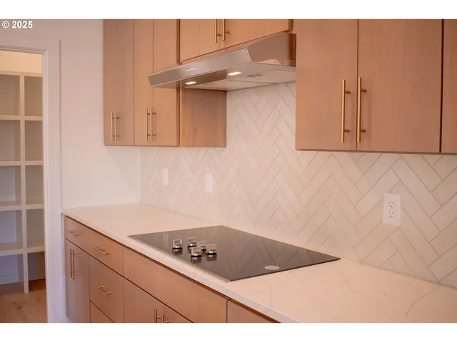 $724,900 | 2350 East Foxtrot Street, La Center, WA 98629