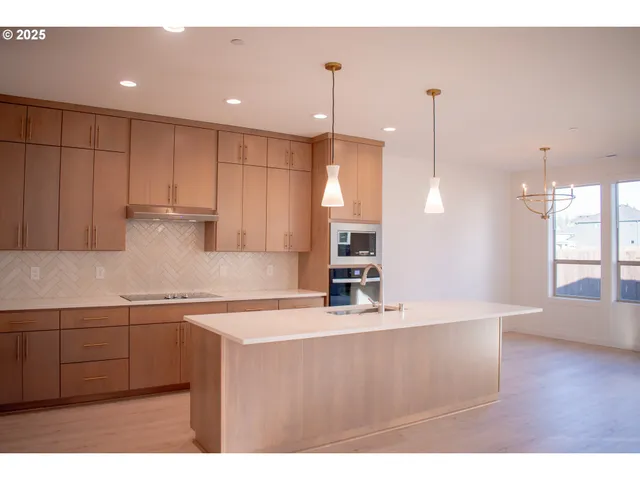 $724,900 | 2350 East Foxtrot Street, La Center, WA 98629