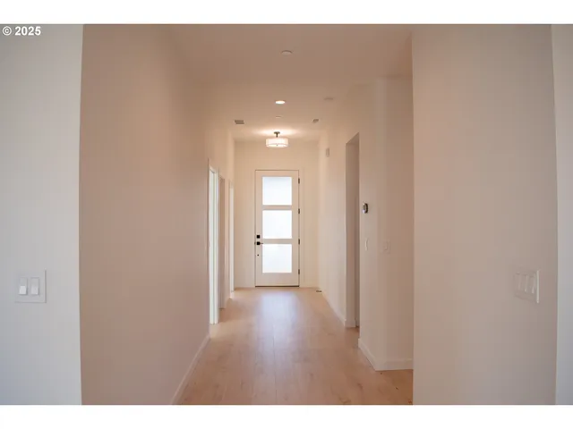 $724,900 | 2350 East Foxtrot Street, La Center, WA 98629