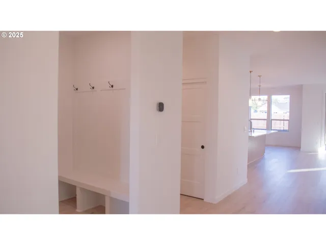 $724,900 | 2350 East Foxtrot Street, La Center, WA 98629