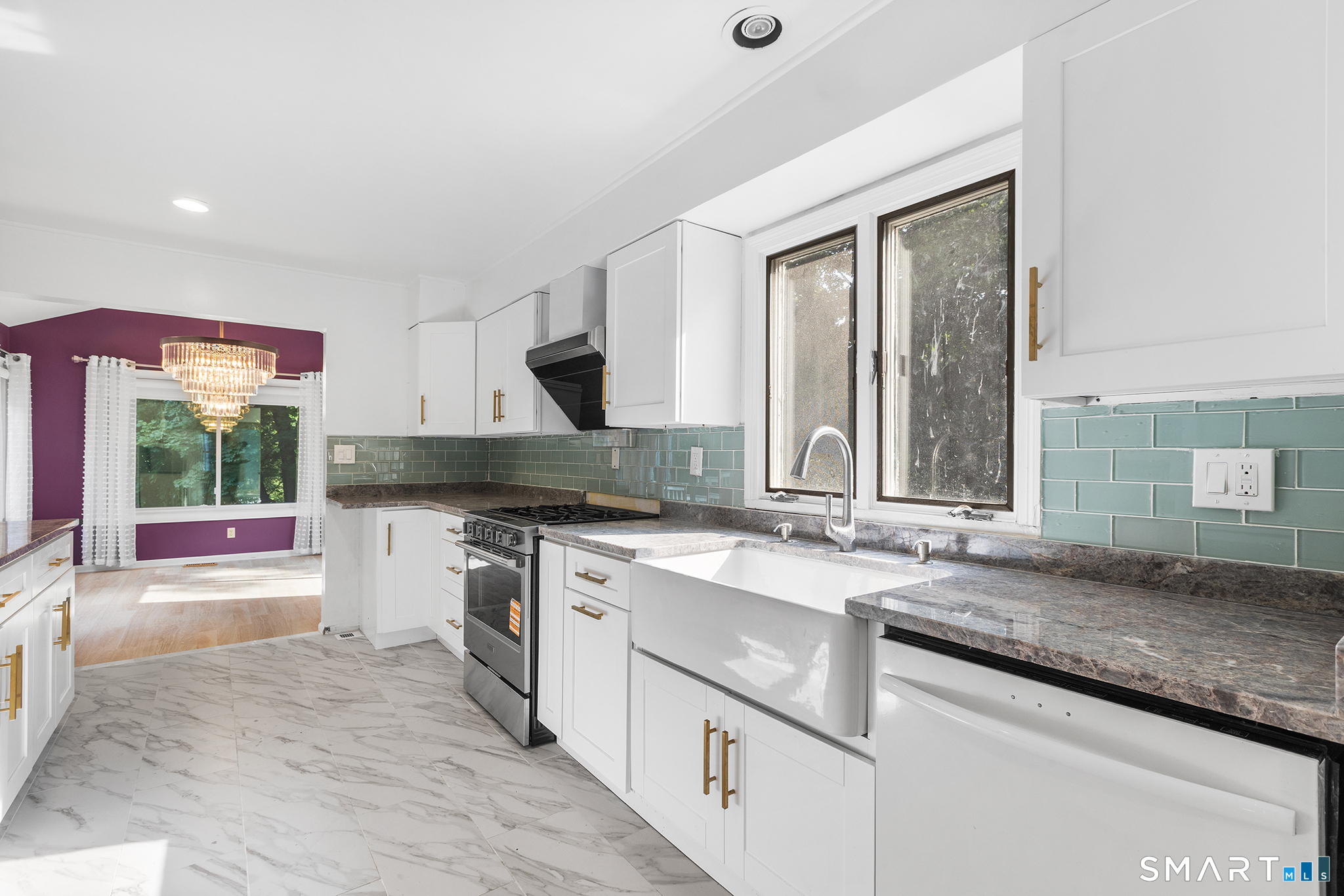 241 Pemberwick Road Greenwich, CT 06831 - Photo 4 of 30 Gallery Image 4