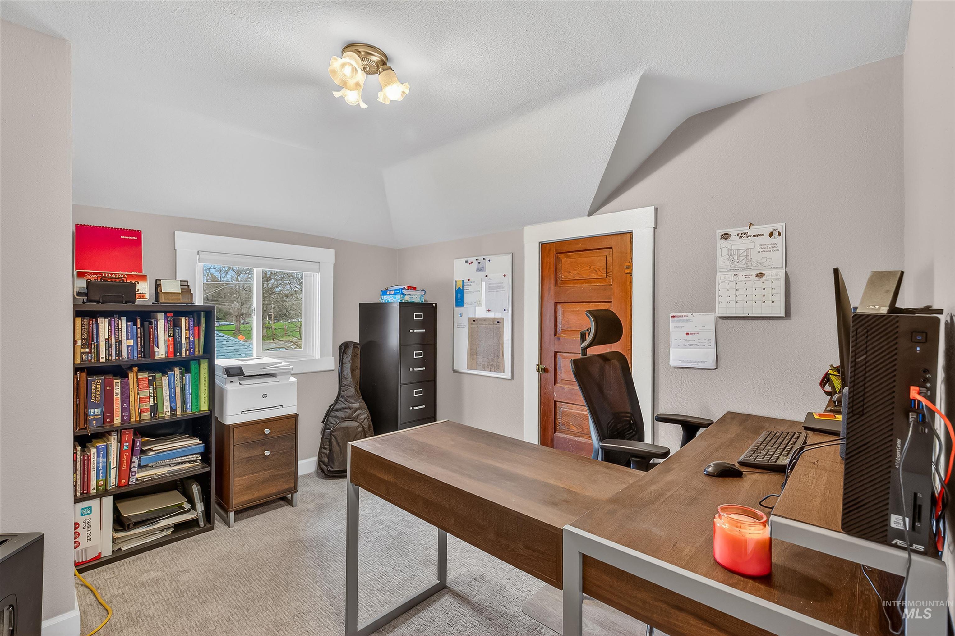 716 Chestnut Street Clarkston, WA 99403 - Photo 29 of 49 Home office featuring light carpet and vaulted ceiling