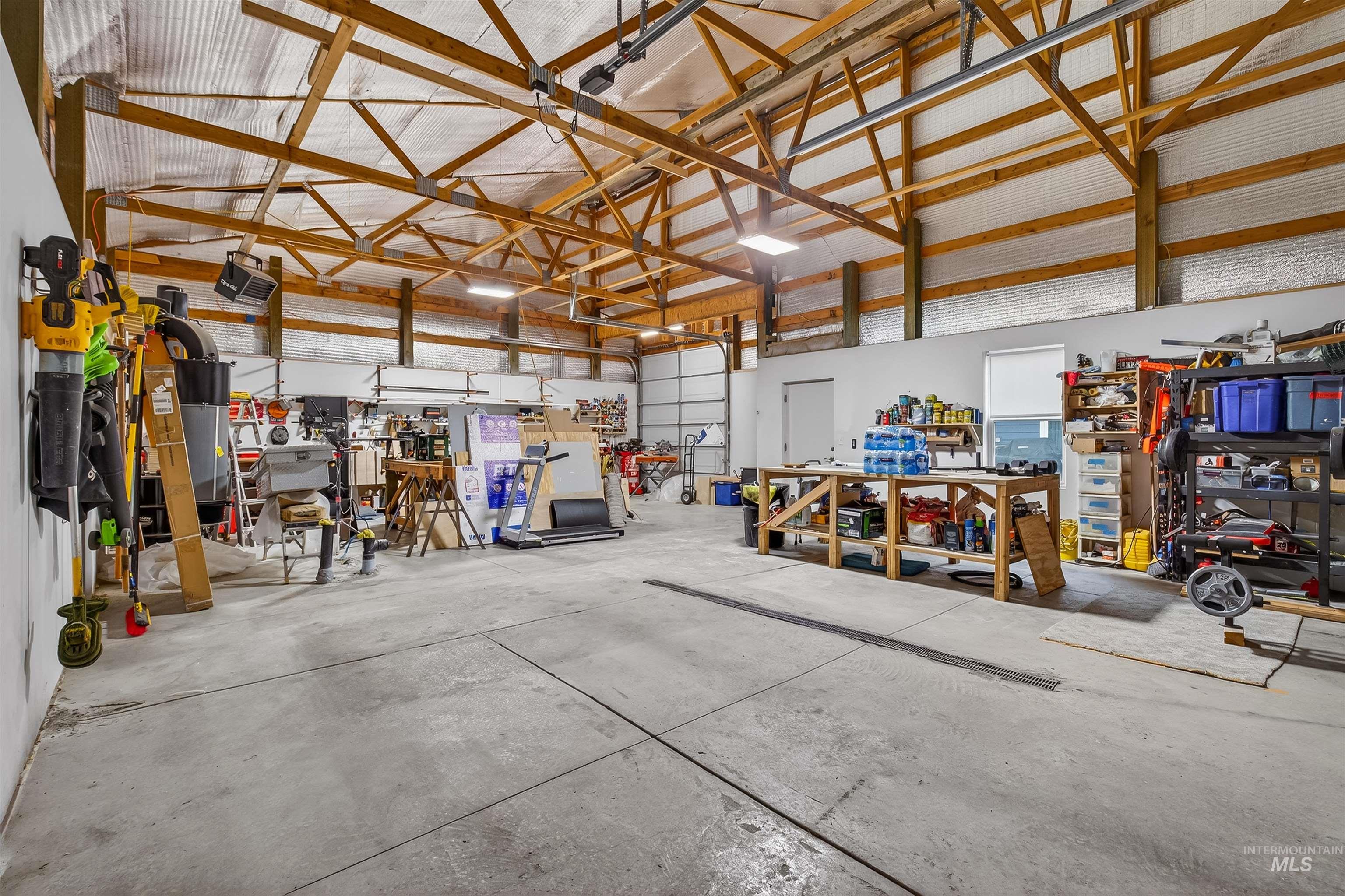 716 Chestnut Street Clarkston, WA 99403 - Photo 35 of 49 Garage with a workshop area