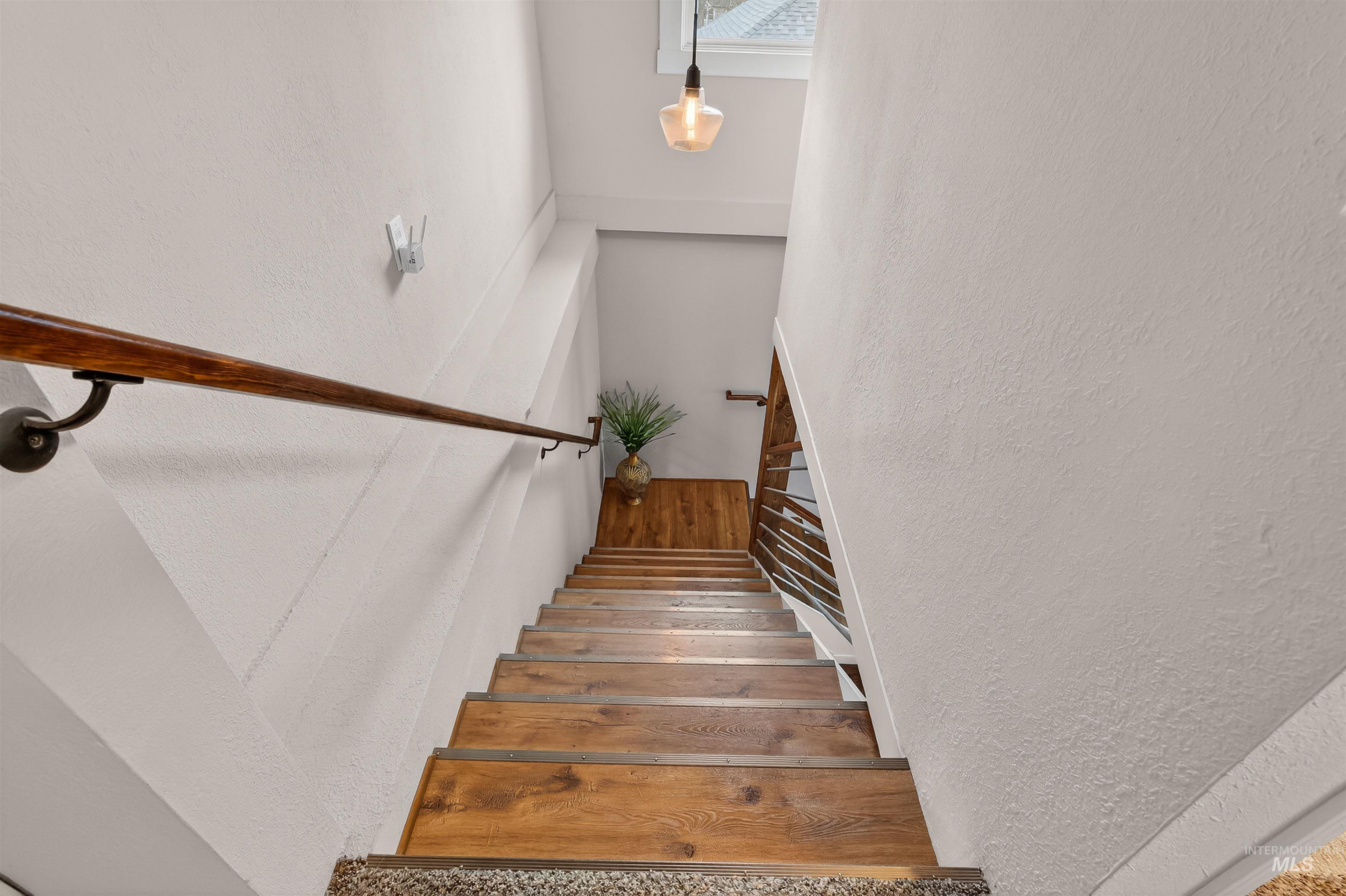 716 Chestnut Street Clarkston, WA 99403 - Photo 36 of 49 Staircase with a textured wall