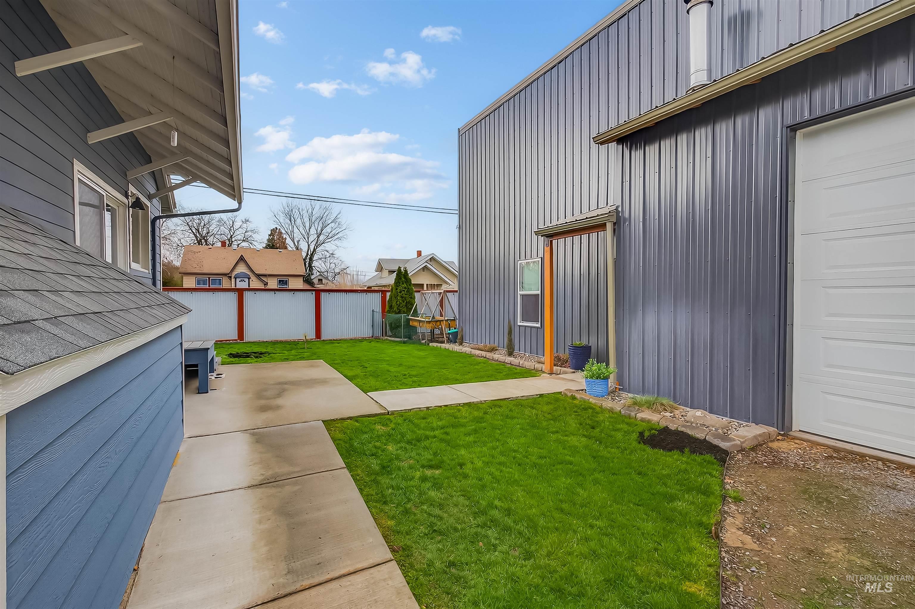 716 Chestnut Street Clarkston, WA 99403 - Photo 9 of 49 View of yard