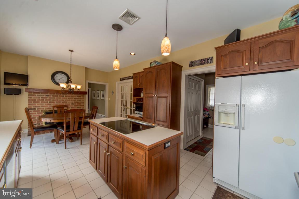 908 Hunters Path Lancaster, PA 17601 - Photo 11 of 39 Gallery Image 11