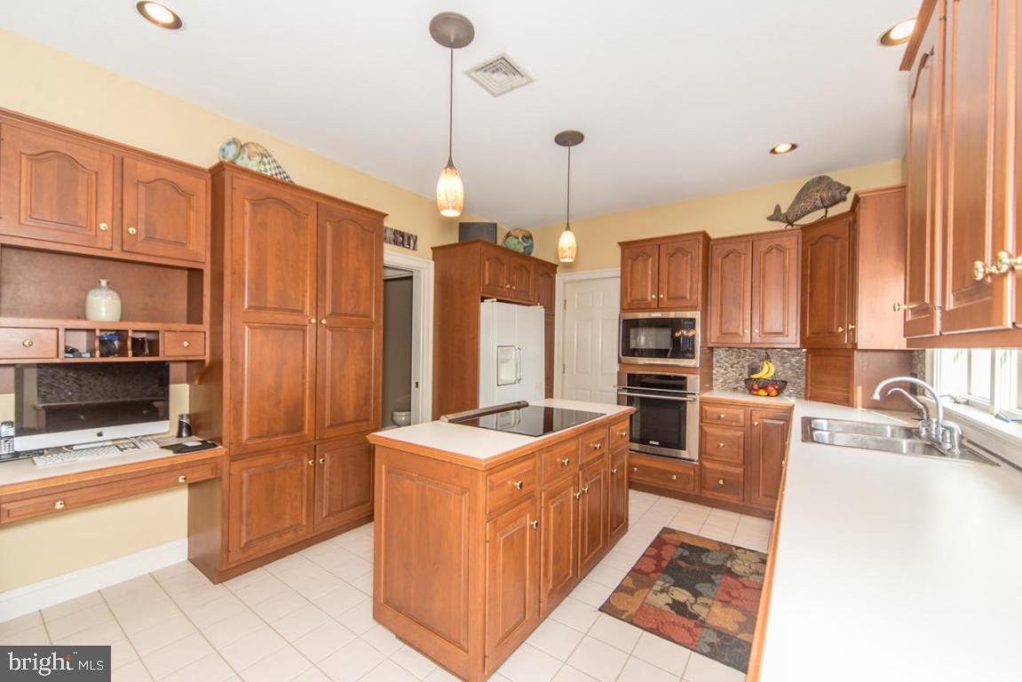 908 Hunters Path Lancaster, PA 17601 - Photo 12 of 39 Gallery Image 12