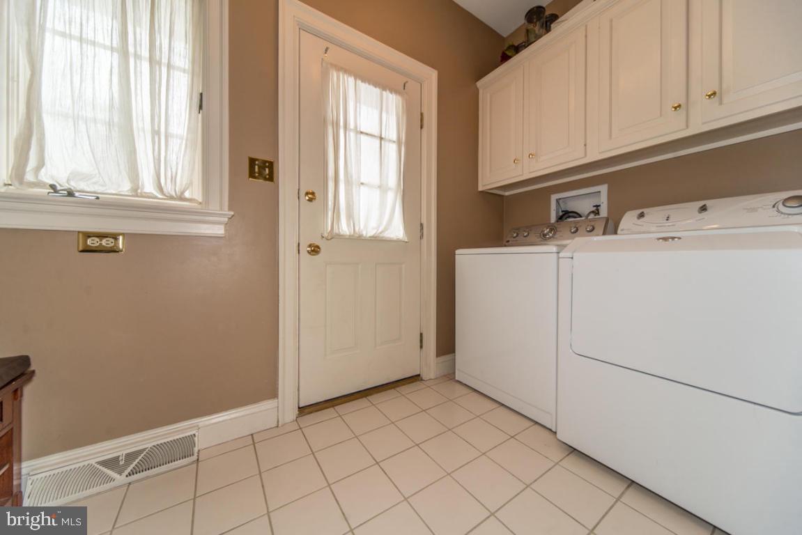 908 Hunters Path Lancaster, PA 17601 - Photo 14 of 39 Gallery Image 14
