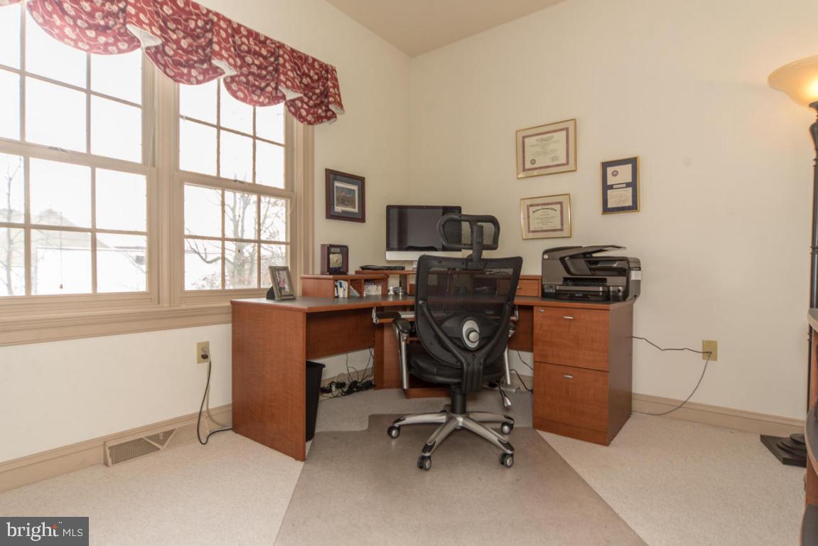 908 Hunters Path Lancaster, PA 17601 - Photo 15 of 39 Gallery Image 15