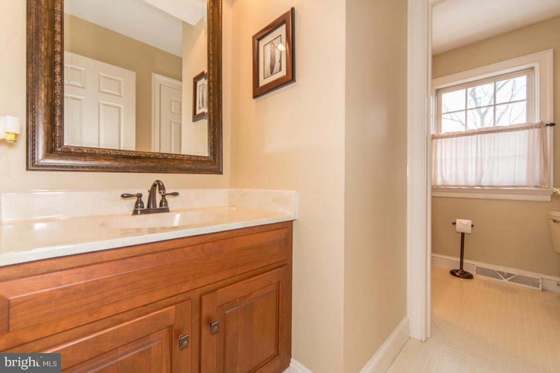 908 Hunters Path Lancaster, PA 17601 - Photo 17 of 39 Gallery Image 17