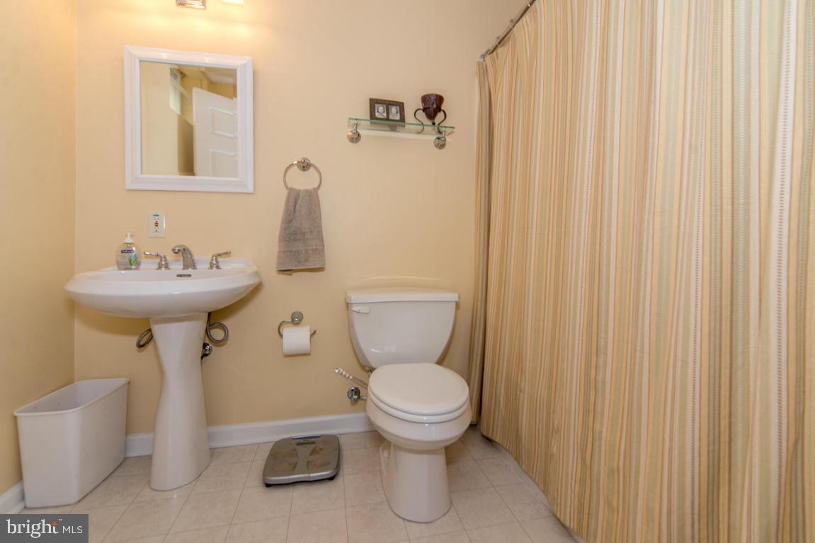 908 Hunters Path Lancaster, PA 17601 - Photo 24 of 39 Gallery Image 24