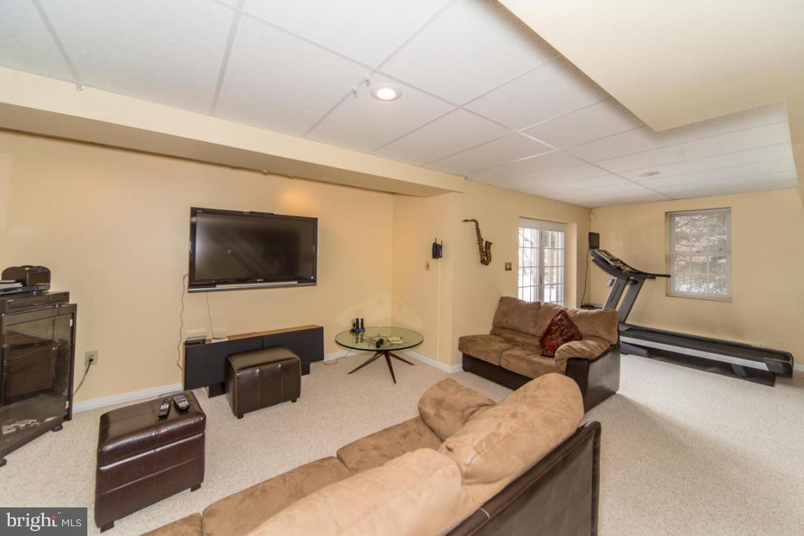 908 Hunters Path Lancaster, PA 17601 - Photo 29 of 39 Gallery Image 29