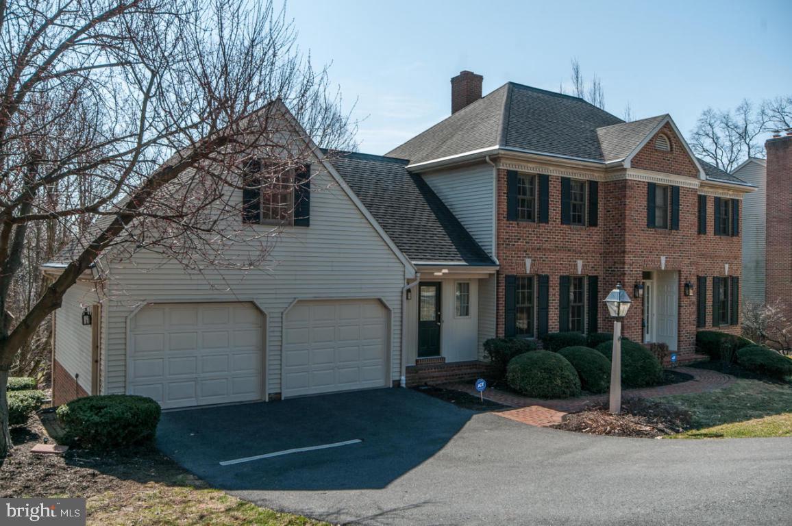 908 Hunters Path Lancaster, PA 17601 - Photo 4 of 39 Gallery Image 4