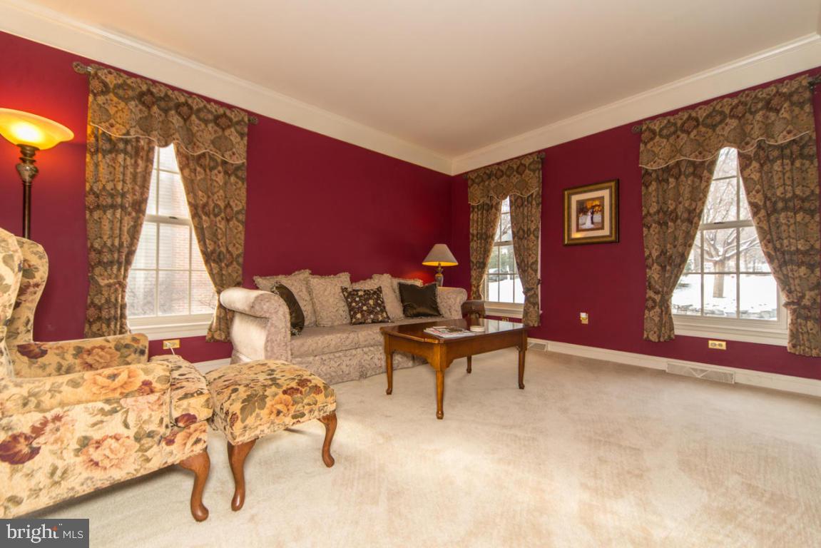 908 Hunters Path Lancaster, PA 17601 - Photo 7 of 39 Gallery Image 7