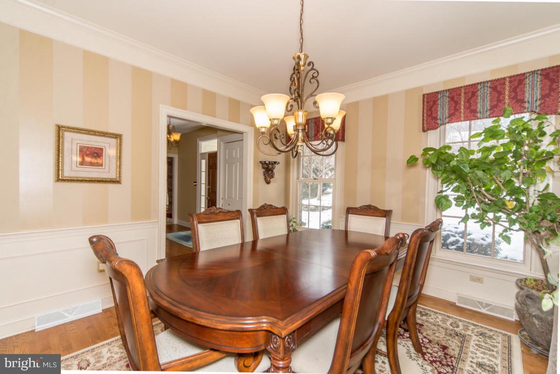 908 Hunters Path Lancaster, PA 17601 - Photo 8 of 39 Gallery Image 8