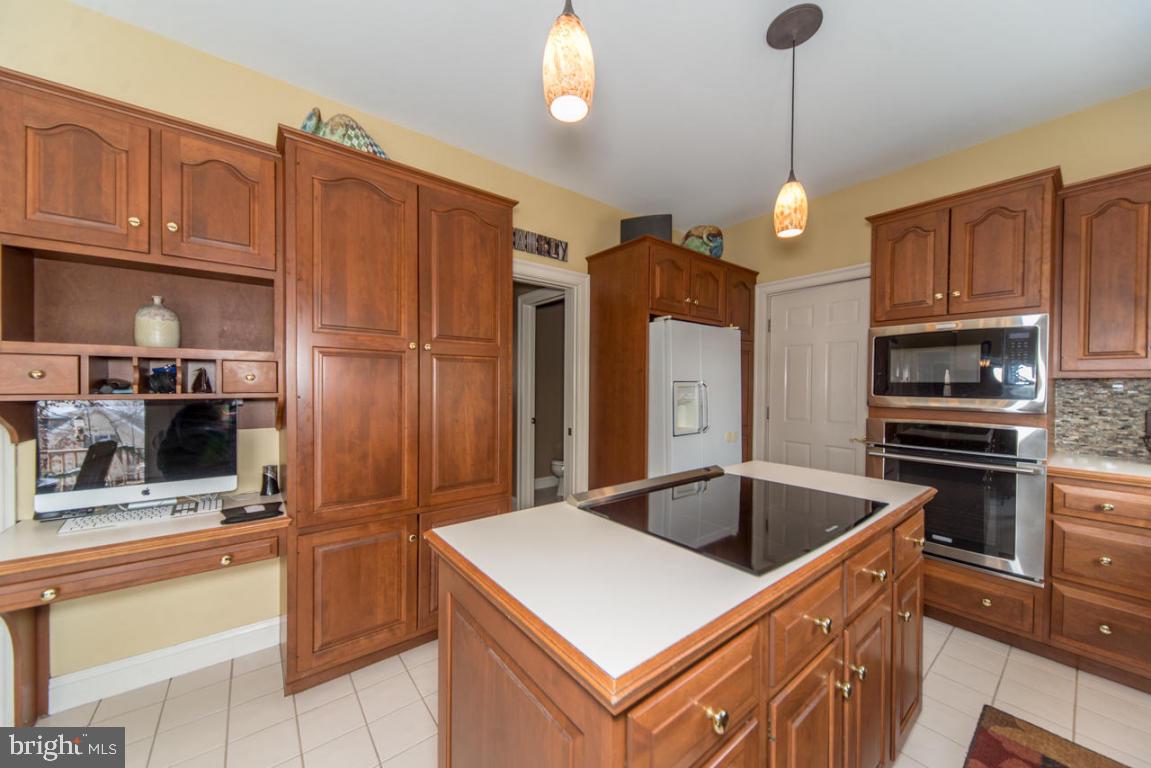 908 Hunters Path Lancaster, PA 17601 - Photo 10 of 39 Gallery Image 10