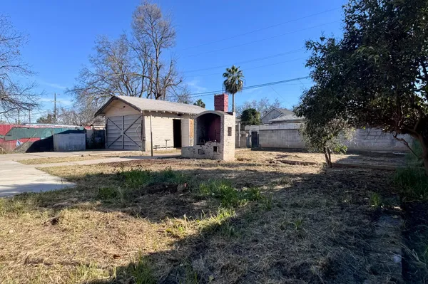 $379,000 | 416 East Tuolumne Street, Fresno, CA 93706