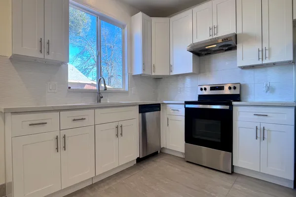 $379,000 | 416 East Tuolumne Street, Fresno, CA 93706