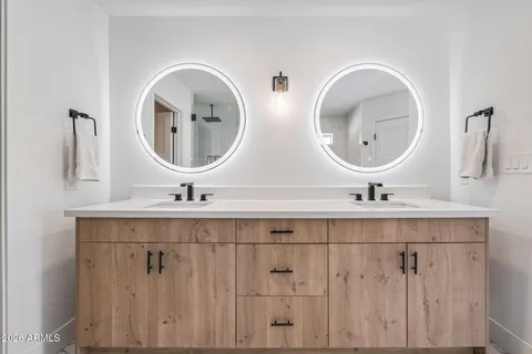 a view of a back yard