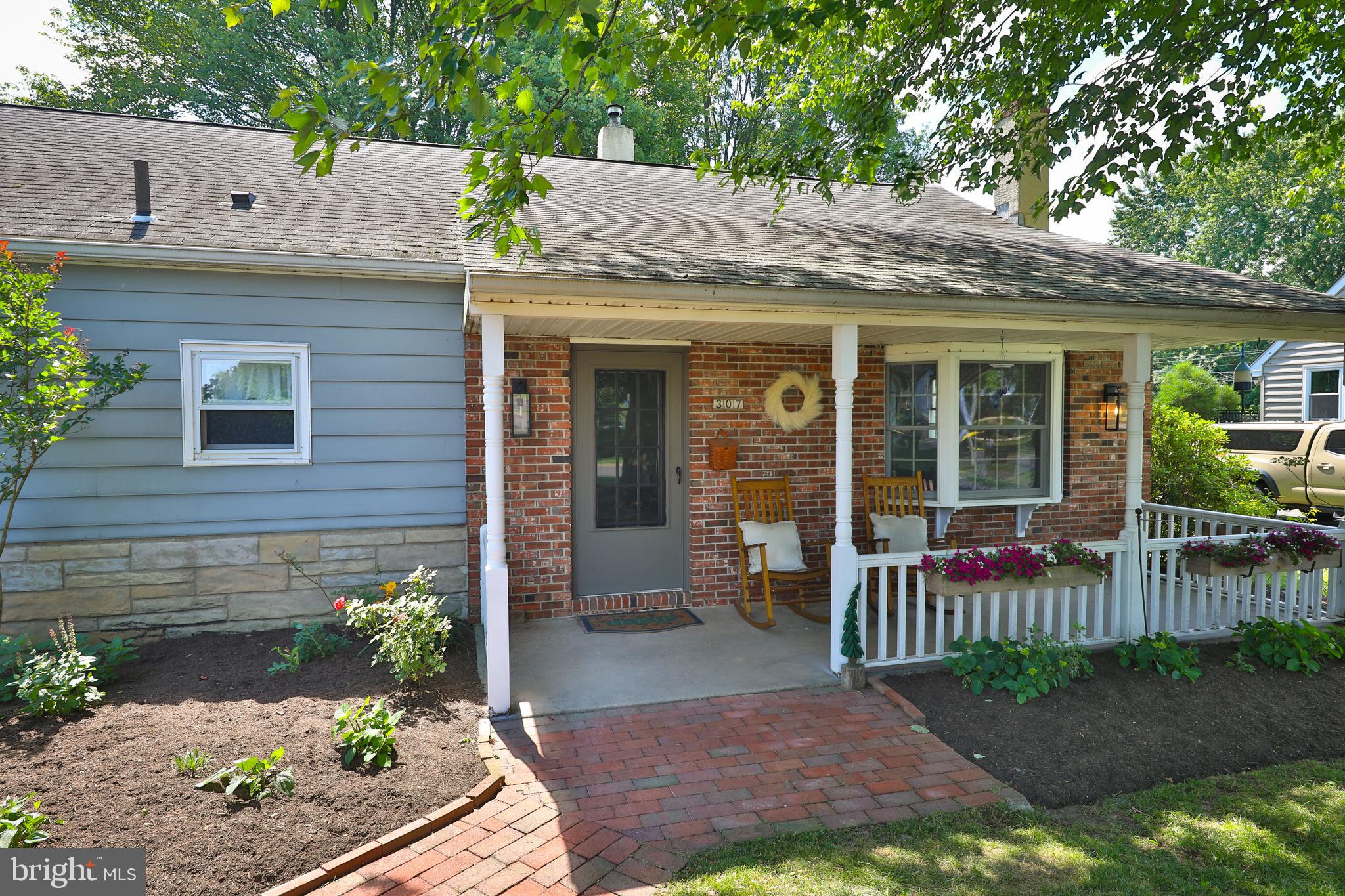 307 Crestview Road Lansdale, PA 19446 - Photo 4 of 40 Gallery Image 4
