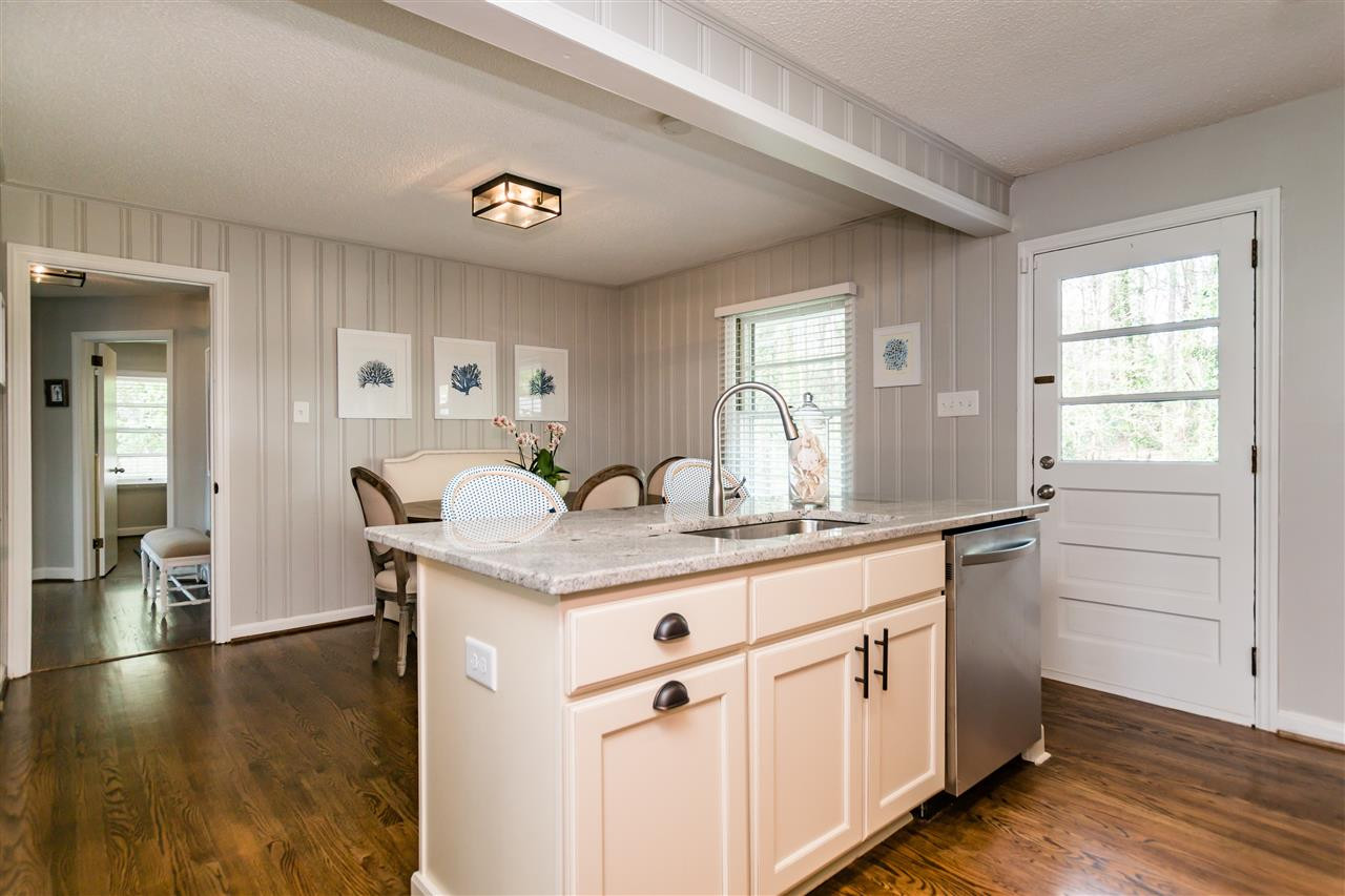 921 Cranbrook Road Raleigh, NC 27609 - Photo 9 of 25 Island overlooks Breakfast Nook