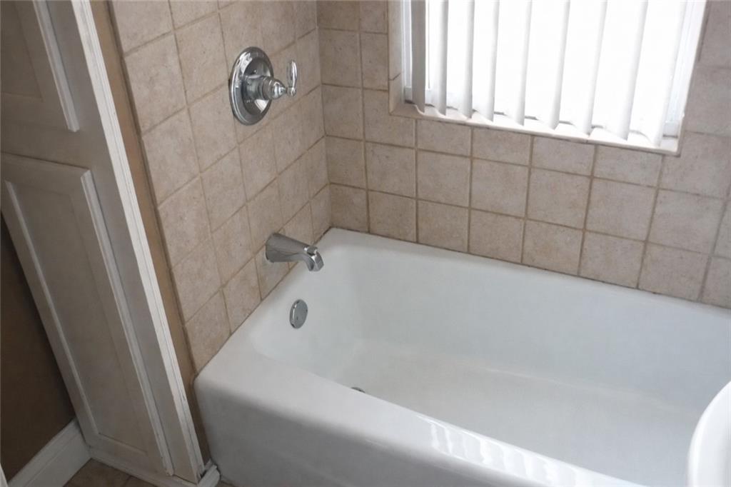 624 Kier Road Salina, PA 15680 - Photo 16 of 19 a bathroom with a bathtub