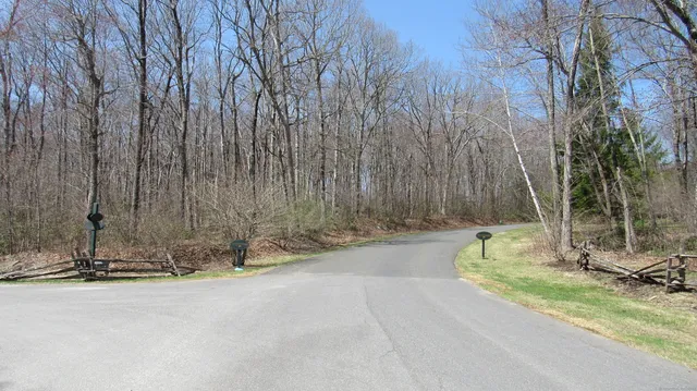 a sign of golf club on a wall