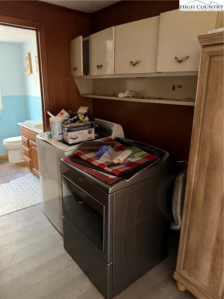 733 Clark Swift Road Vilas, NC 28692 - Photo 31 of 36 a stove top oven sitting inside of a kitchen
