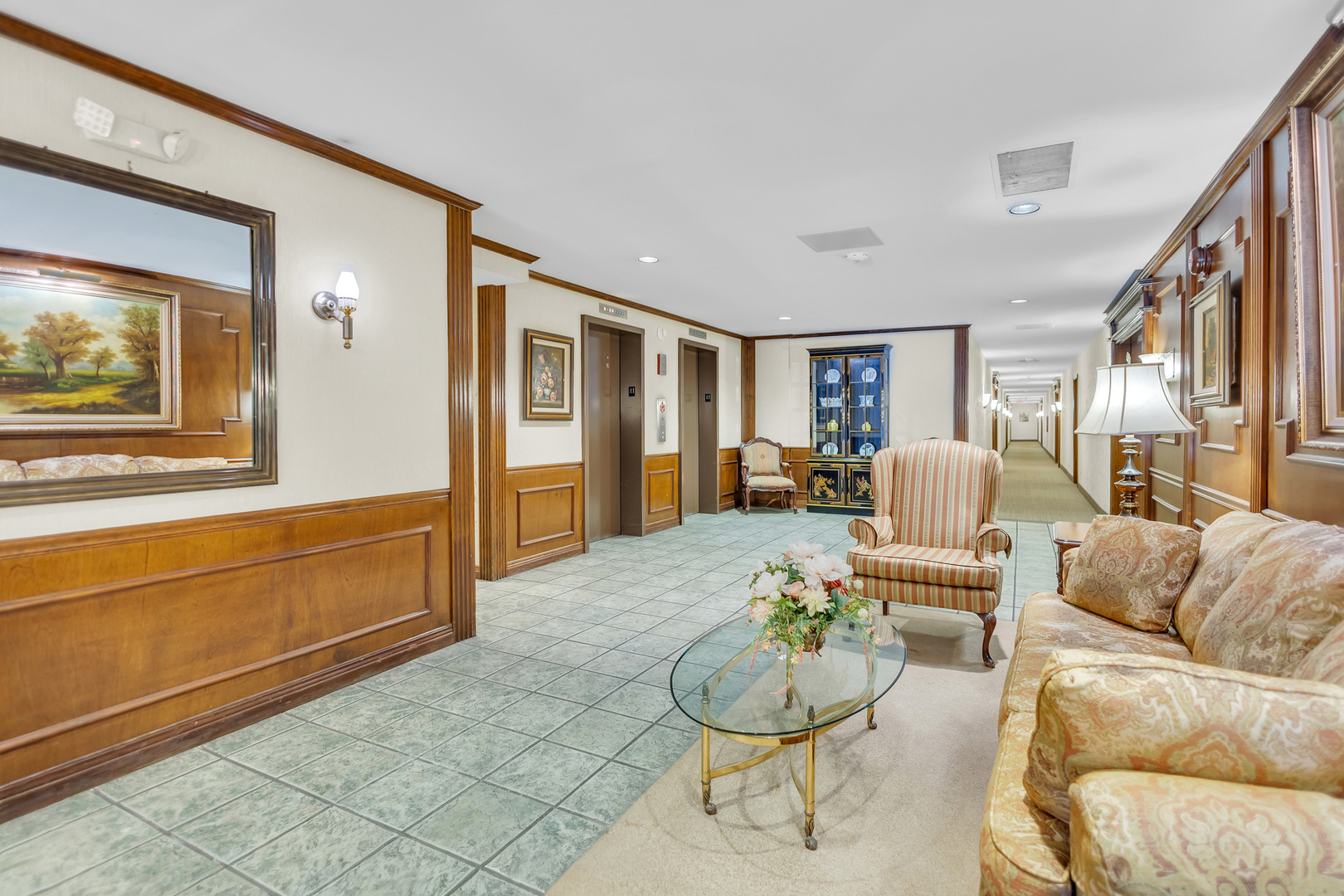 453 Raintree Drive, Unit 5C Glen Ellyn, IL 60137 - Photo 14 of 15 a living room with furniture and a dining table