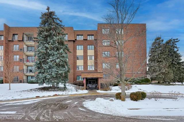 $289,000 | 453 Raintree Drive, Unit 5C, Glen Ellyn, IL 60137