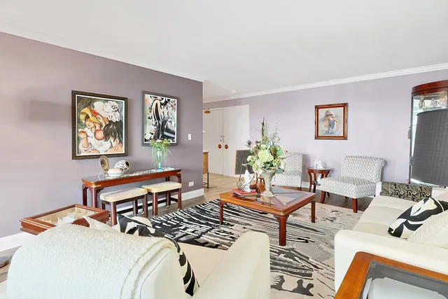 $289,000 | 453 Raintree Drive, Unit 5C, Glen Ellyn, IL 60137