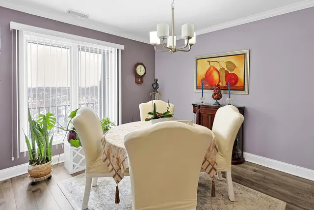 $289,000 | 453 Raintree Drive, Unit 5C, Glen Ellyn, IL 60137