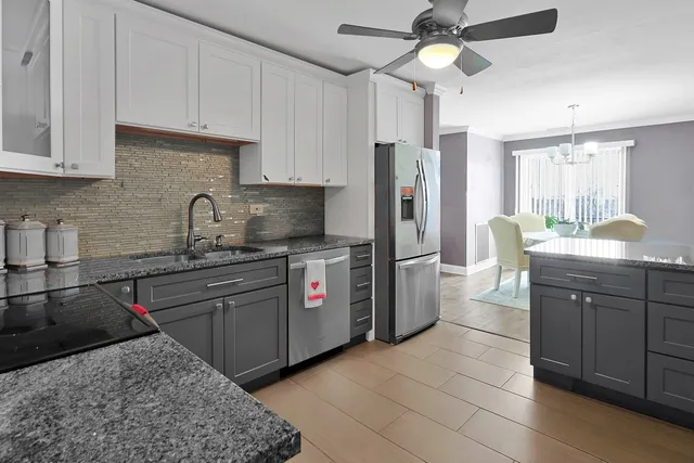 $289,000 | 453 Raintree Drive, Unit 5C, Glen Ellyn, IL 60137